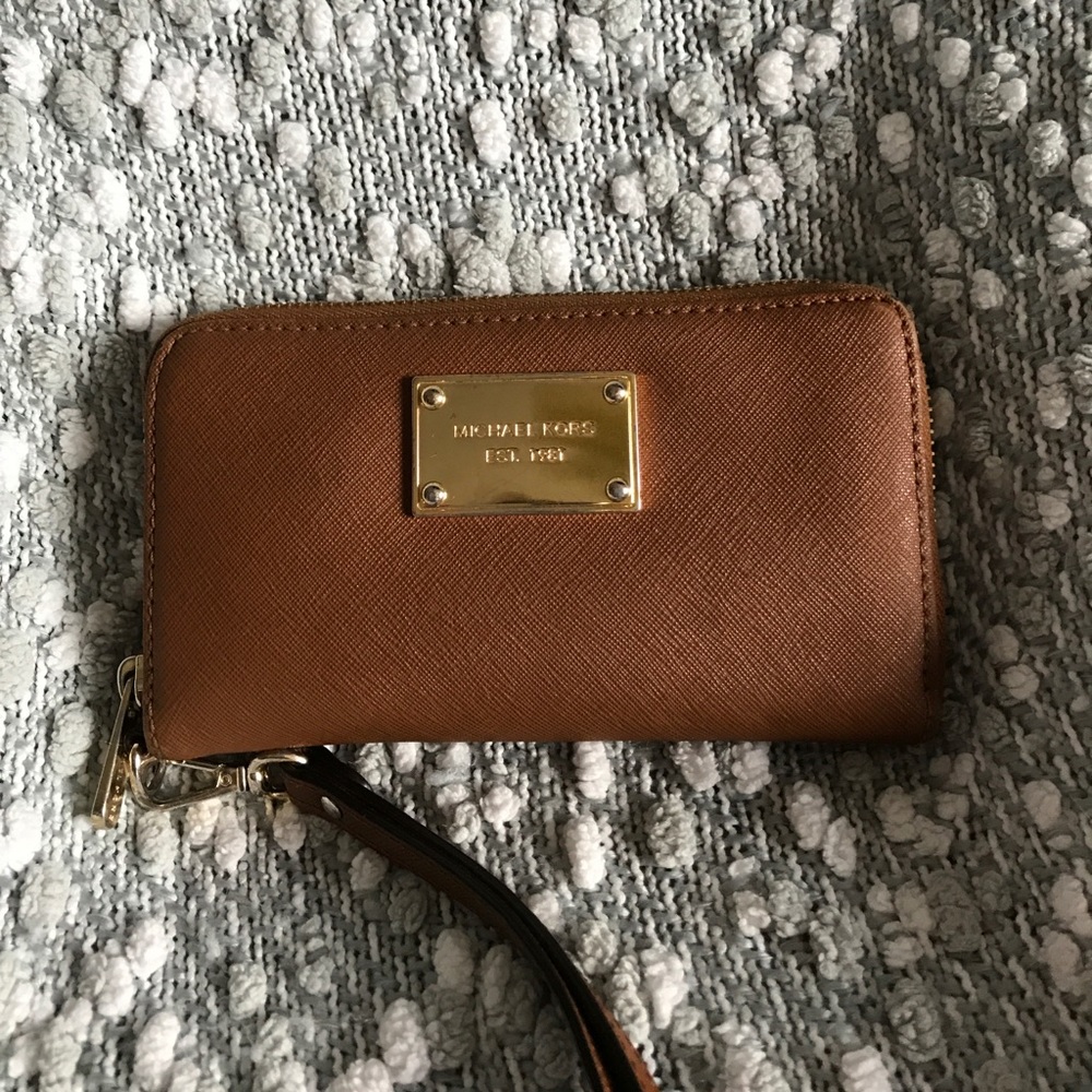 Micheal kors wristlet