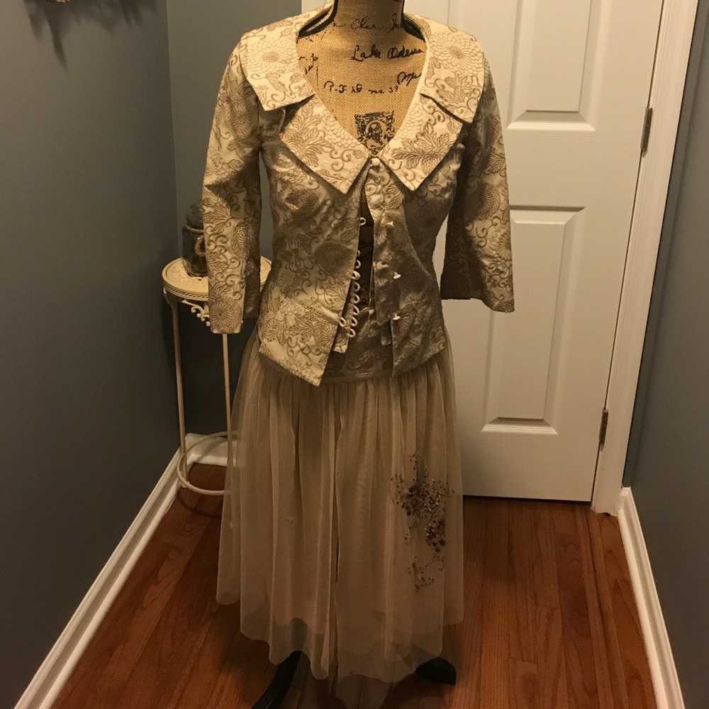 3 Pc Vintage Looking Set but is from Arden B