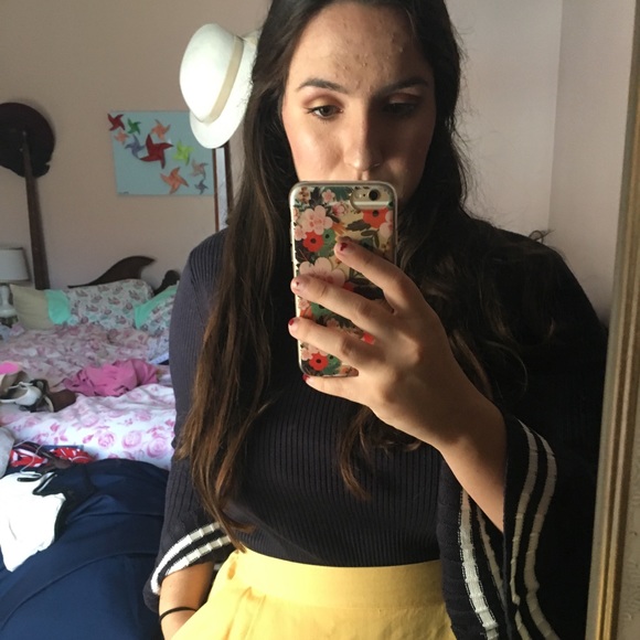 Welcome to my Closet! About me below ⬇️ - Picture 8 of 11