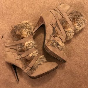 FABULOUS FAUX-FUR HEELED BOOTS! Sz. 9 NWOT