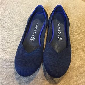 Rothy's size 8.5 navy and black round-toe flats