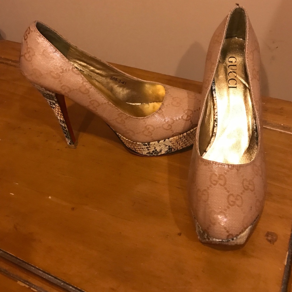 Gucci authentic snake skin sexy pumps