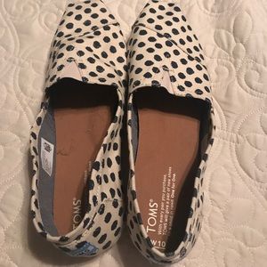 Polka dot Toms