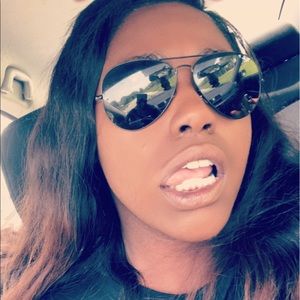 Meet your Posher, Danielle