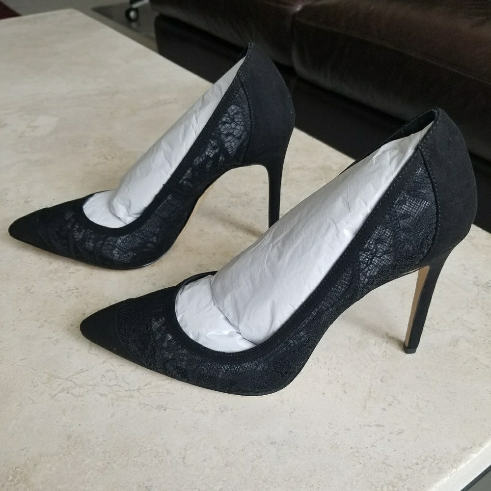 New Zendaya Annabelle Black Lace Pump. Size 8