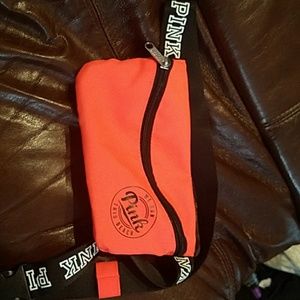 Reposh V.S fanny pack