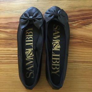 Sam&Libby black ballet flats.