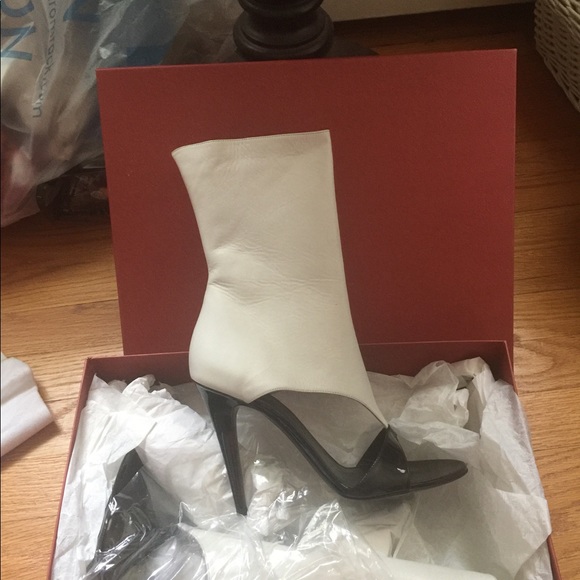 BOOTIES - Picture 2 of 4