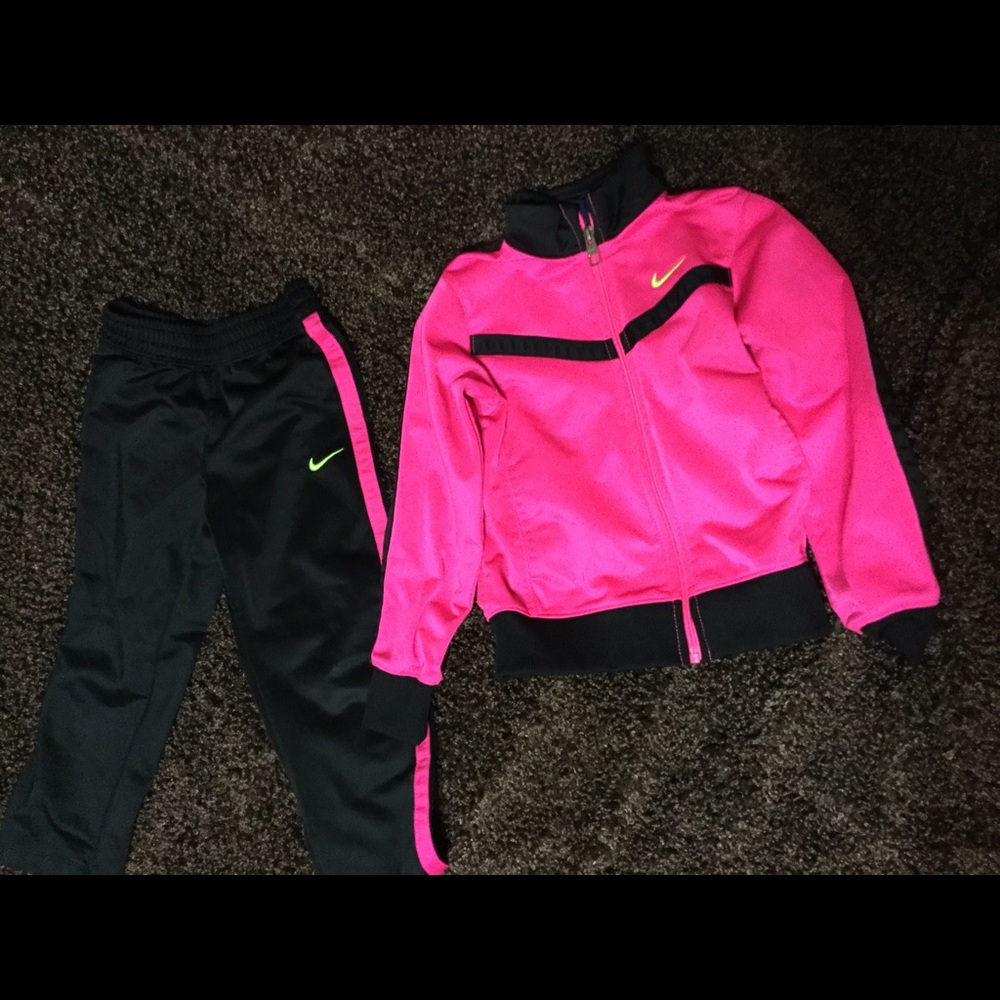 Nike Toddler gym suit size 4