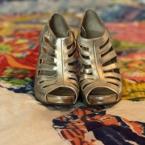 Steve Madden gold leather heels