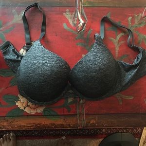 🌹Victoria's Secret Bra 34D. Excellent condition🌹