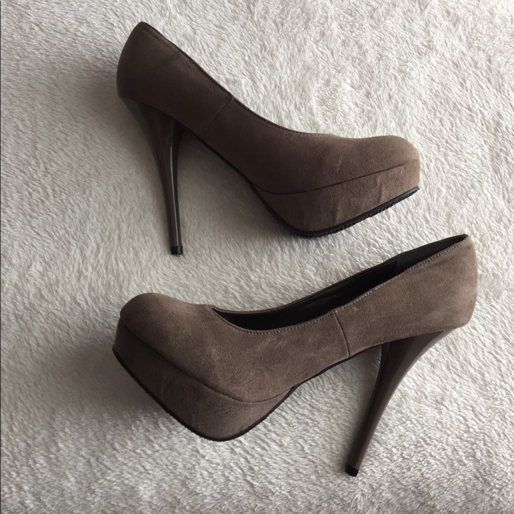 Never Worn Taupe Mossimo High Heels.