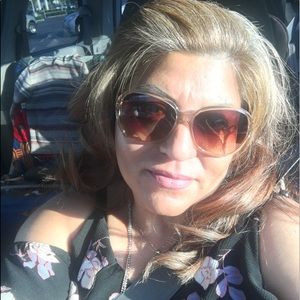 Meet your Posher, Ana