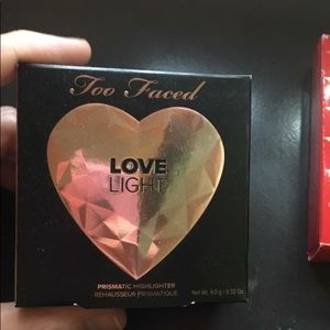 Too faced highlighter