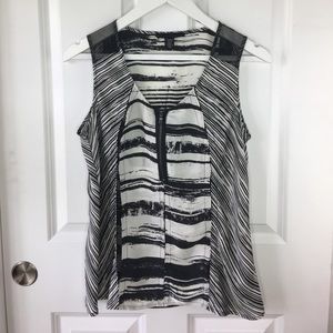 Kenneth Cole New York Black & White Mesh Zip Top – Size M