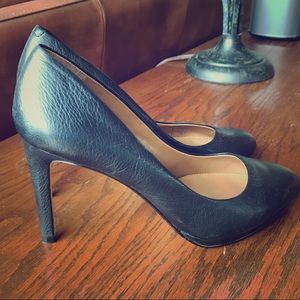 Black Leather Classic Pumps