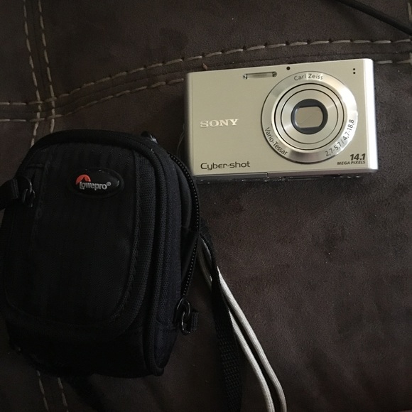 Sony camera great condition with bag - Picture 1 of 1