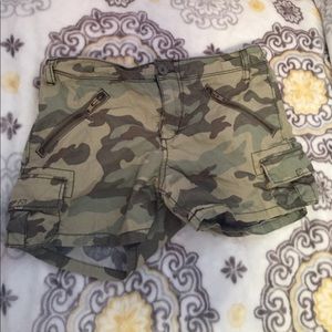 Girls 10/12  camo shorts Old Navy ❤️