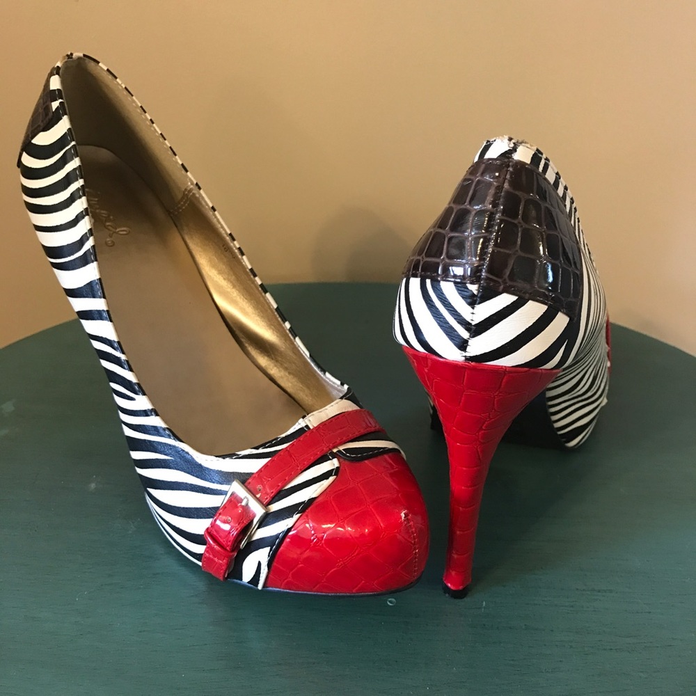 Pumps - Picture 2 of 3