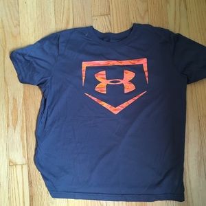 Gray under armour t-shirt