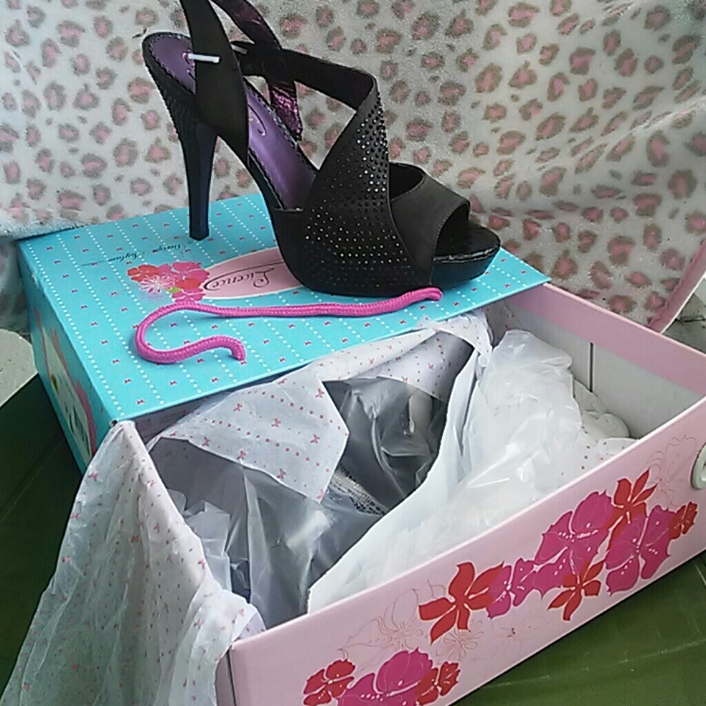 Poetic license royal occasion black sling backs