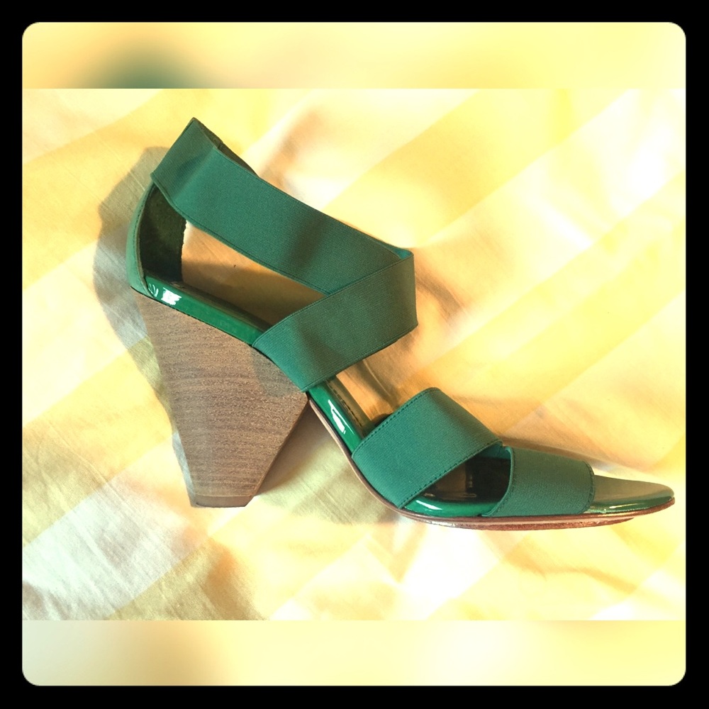 BCBGMAXAZRIA green wedge heels - 8.5