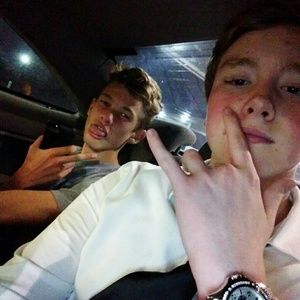 Meet your Posher, Dillon