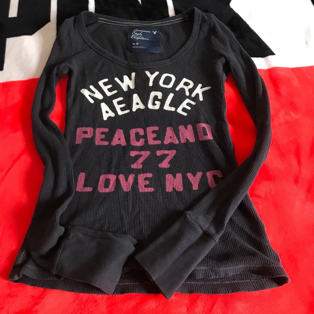 American Eagle Outfitter Fitted Scoop Neck Tee!