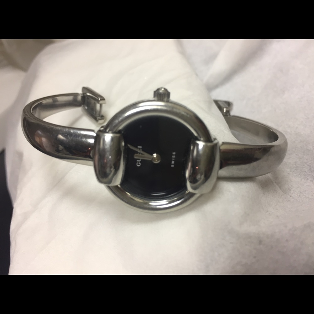 Gucci 1400L Ladies Petite Size 6 1/2" Wrist Watch