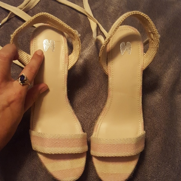 Beautiful heels size 9 Victoria's Secret awesome! - Picture 5 of 8
