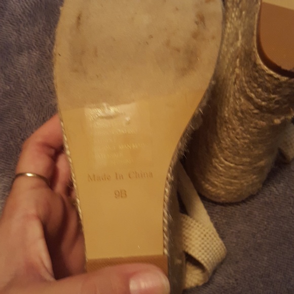 Beautiful heels size 9 Victoria's Secret awesome! - Picture 8 of 8