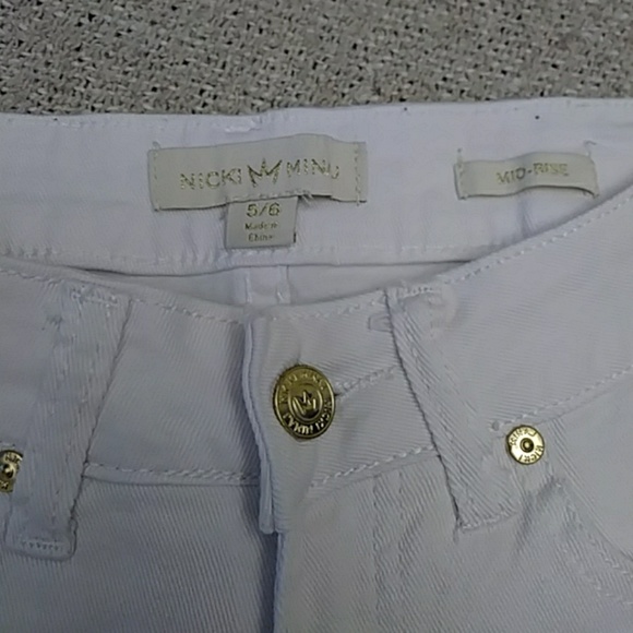 EUC White Mid-Rise Shorts - Picture 2 of 4