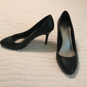 BCBGeneration Black Pumps