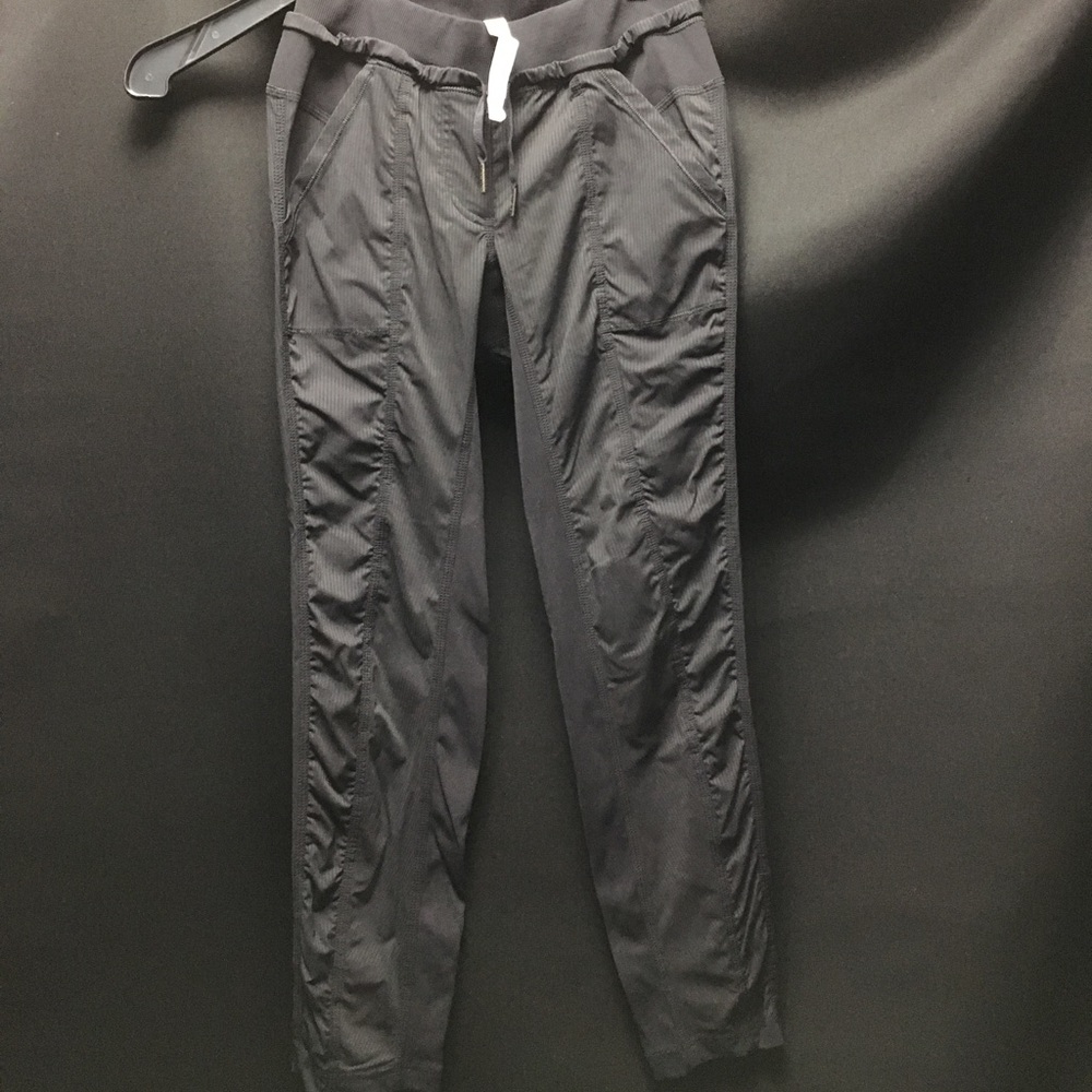Black Lululemon crop slim Pants