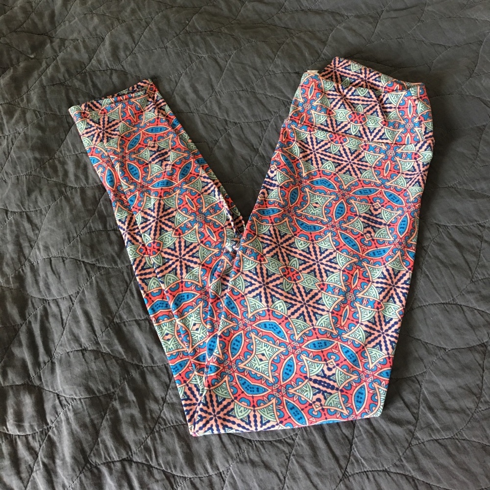 Lularoe Aztec print leggings OS