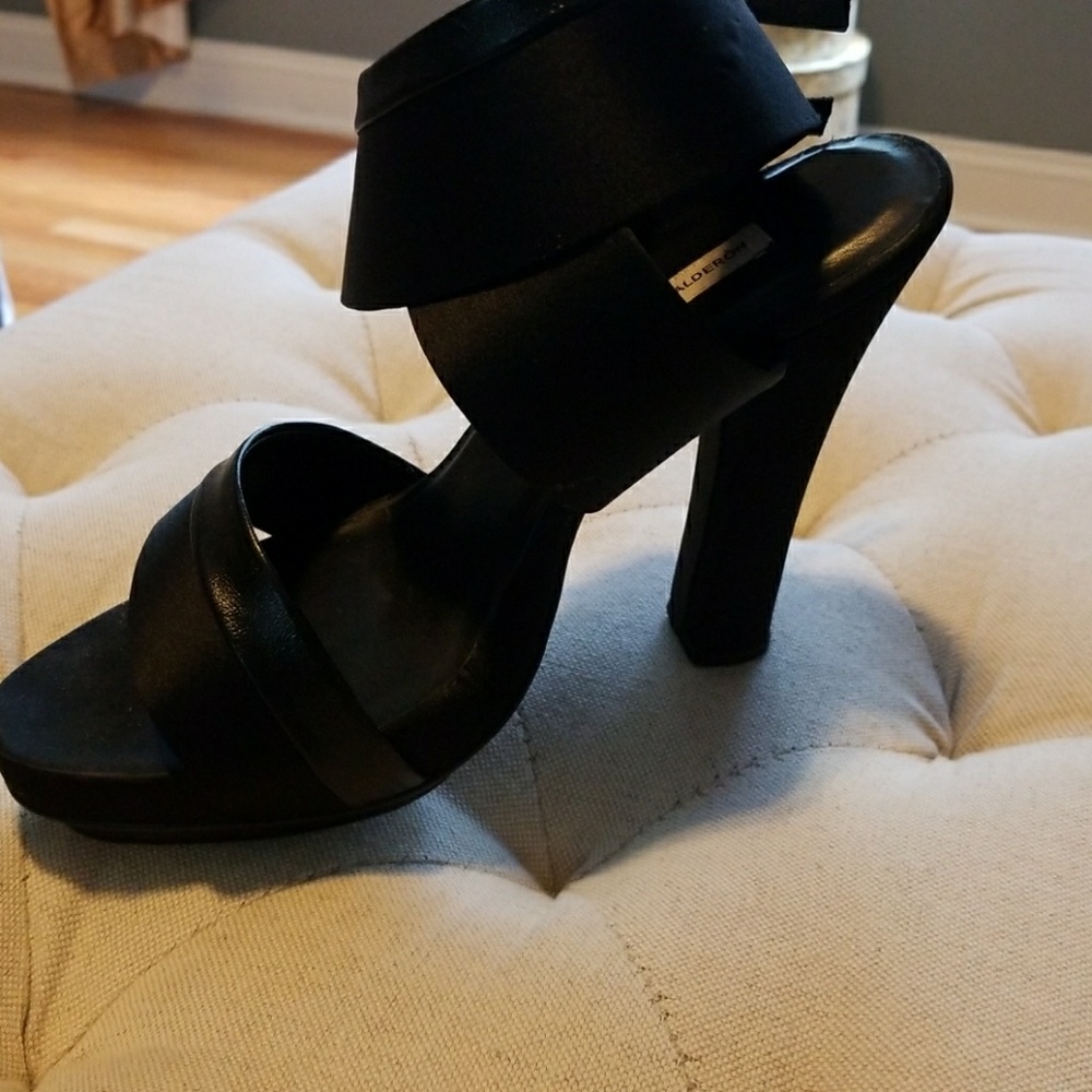 Sandals - Picture 2 of 7