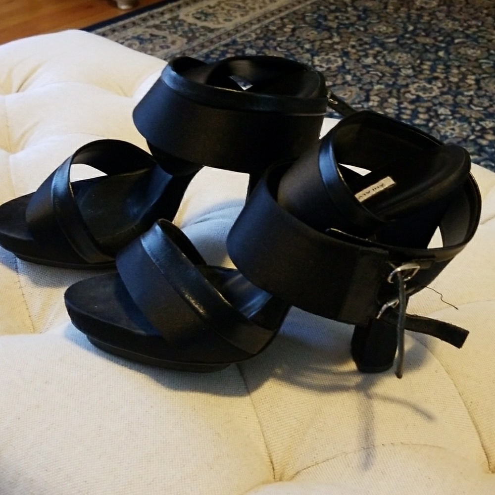 Sandals - Picture 6 of 7