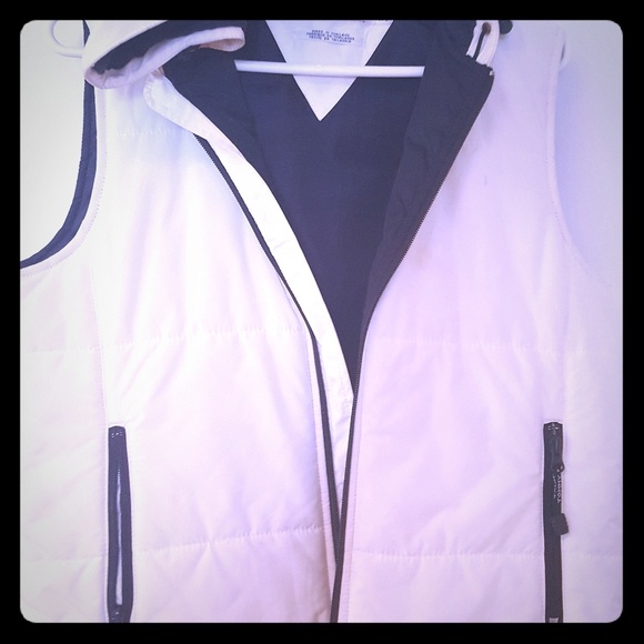 Tommy Hilfiger Vest - Picture 1 of 1