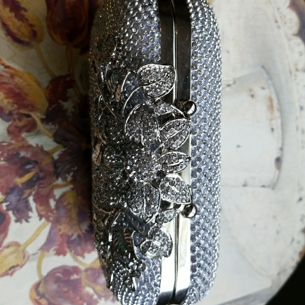 Clutch - Picture 2 of 8