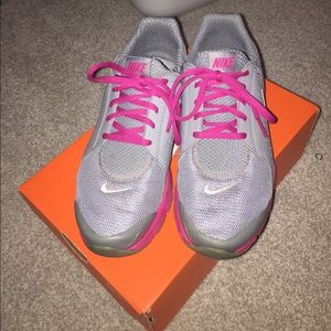 Nike gel sole tennis shoes. Gray and pink