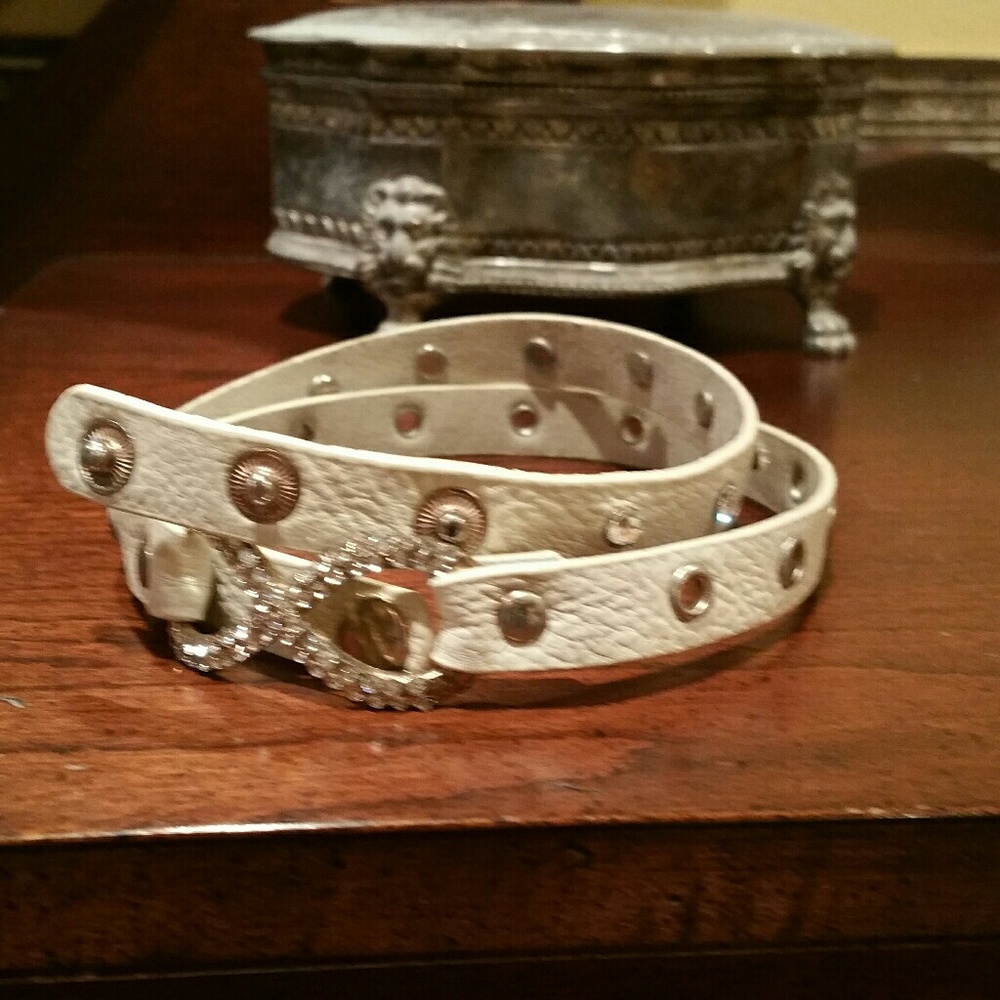ELEGANT Infinity Ivory Rhinestone Bracelet - Picture 2 of 4