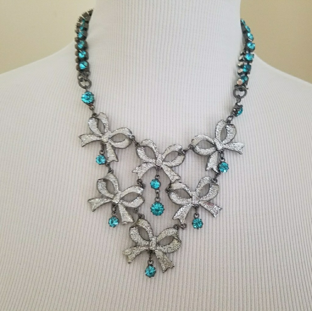🎀Betsey Johnson blue bow necklace choker