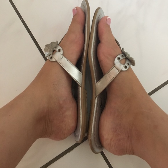 Silver leather flip flops - Picture 2 of 6