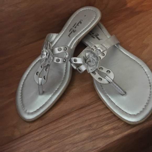Silver leather flip flops - Picture 3 of 6