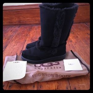 UGG classic tall black boot size 7