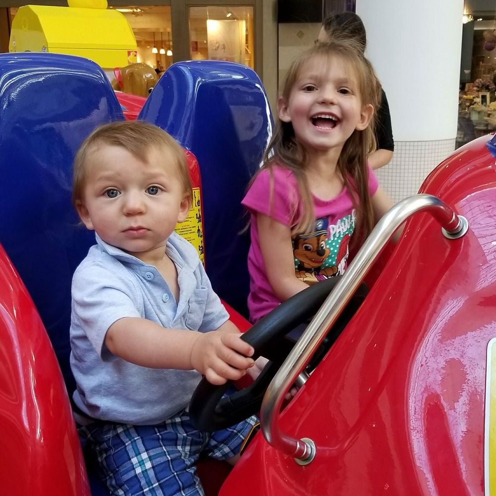 Meet your Posher, Elizabeth