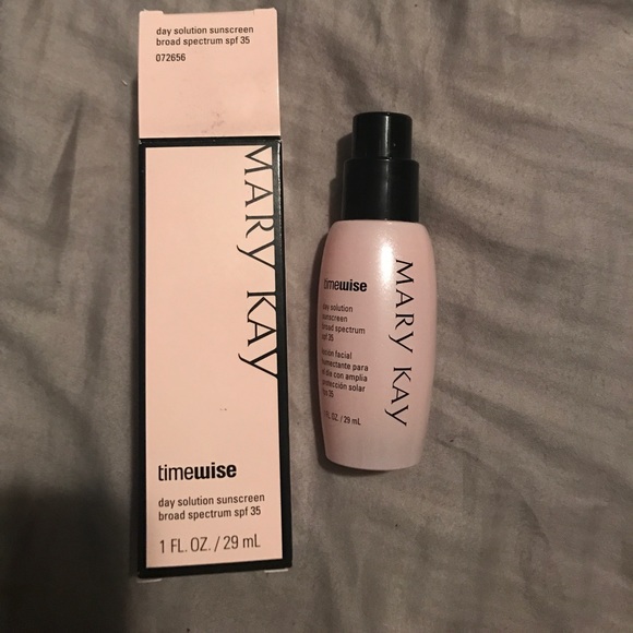 Mary Kay Other - Day solution sunscreen spf 35