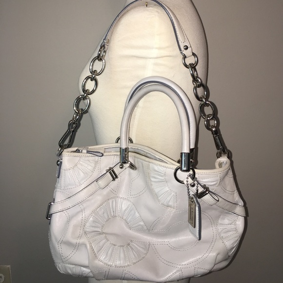 Gorgeous and real Coach light gray Satchel Bag. - Picture 3 of 8