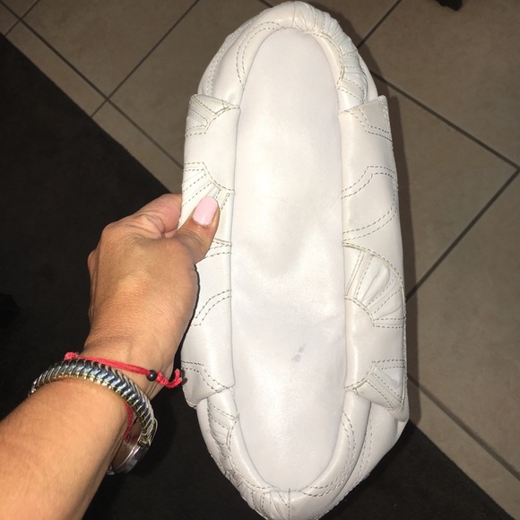 Gorgeous and real Coach light gray Satchel Bag. - Picture 6 of 8