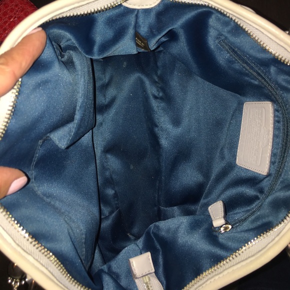 Gorgeous and real Coach light gray Satchel Bag. - Picture 7 of 8